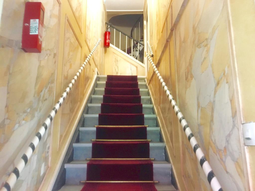 Hotel Du Centre Paris Bagian luar foto